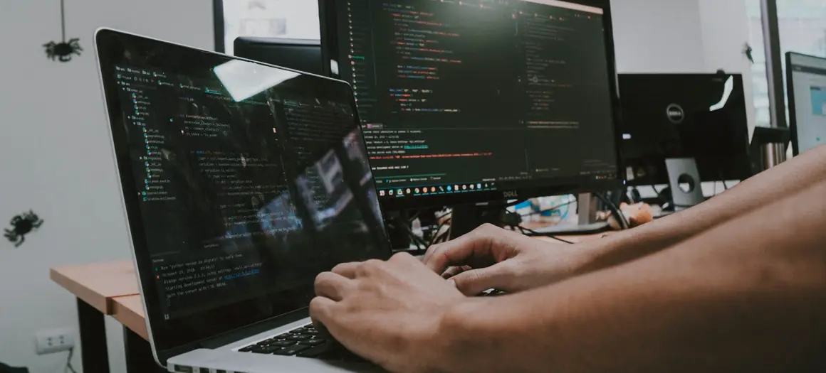Data op laptop en computerscherm