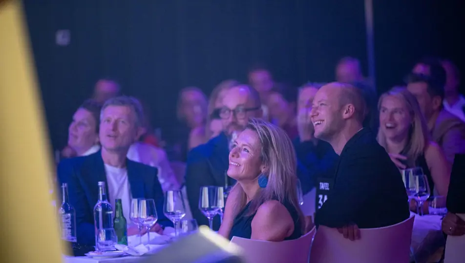 Lachende aanwezigen tijdens Effie Awards 2024