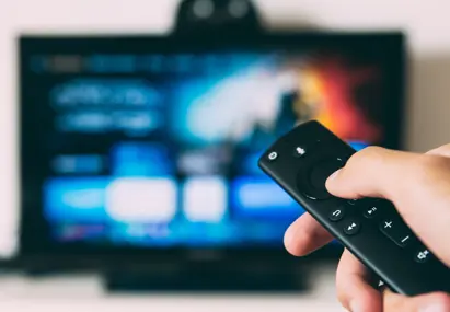 Afstandbediening gericht op tv