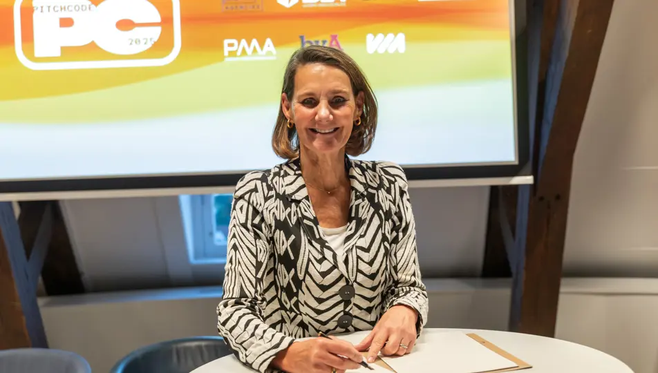 bvA-directeur Henriette van Swinderen ondertekend vol trots de Pitchcode 2025