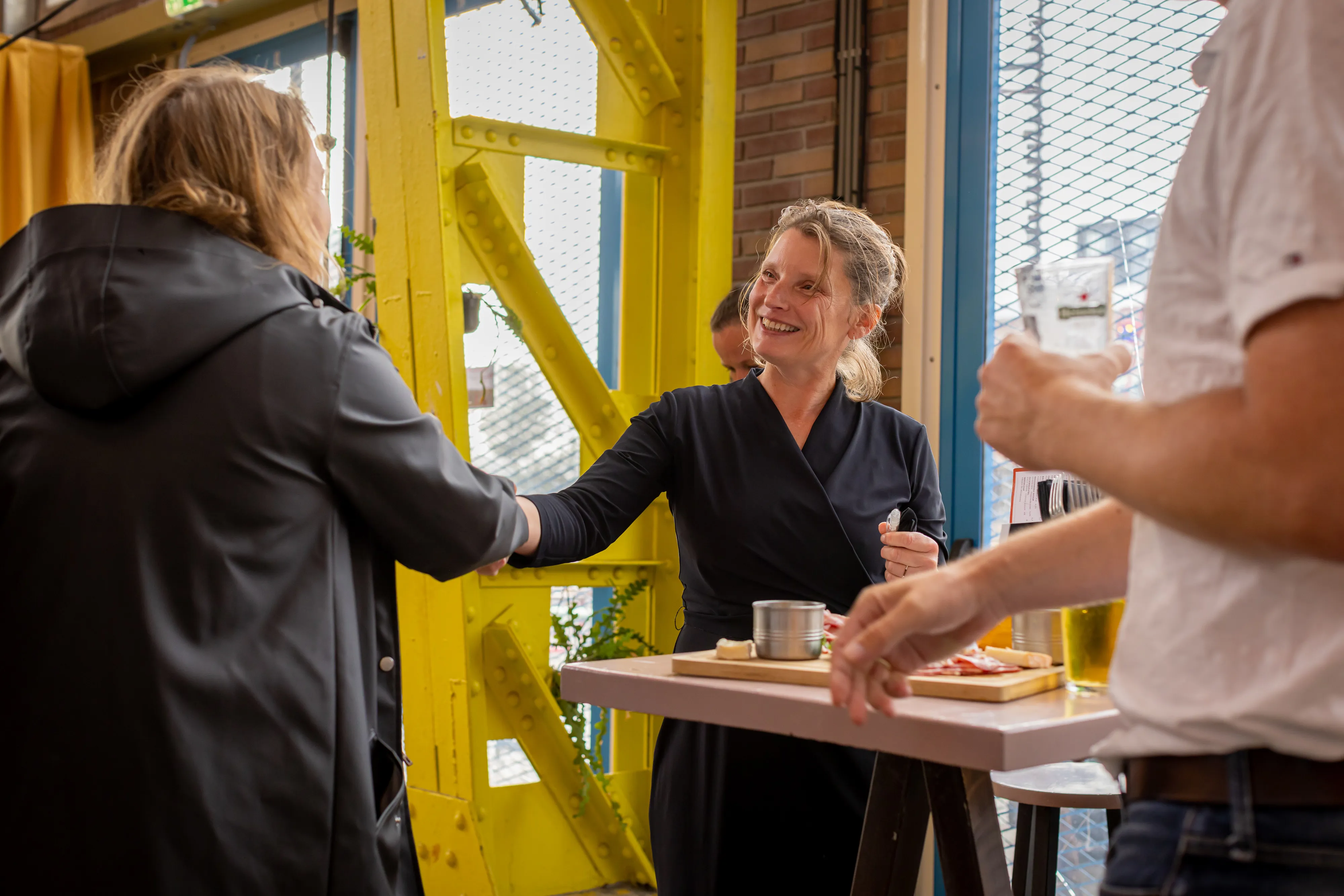 Welkom heten gasten tijdens netwerkevent
