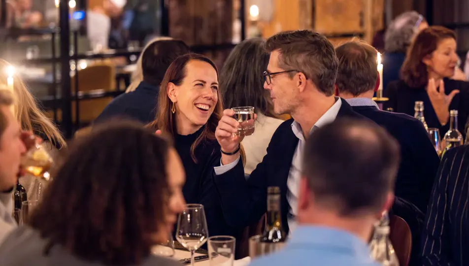 Gesprek tussen aanwezigen Ronde Tafeldiner bvA 